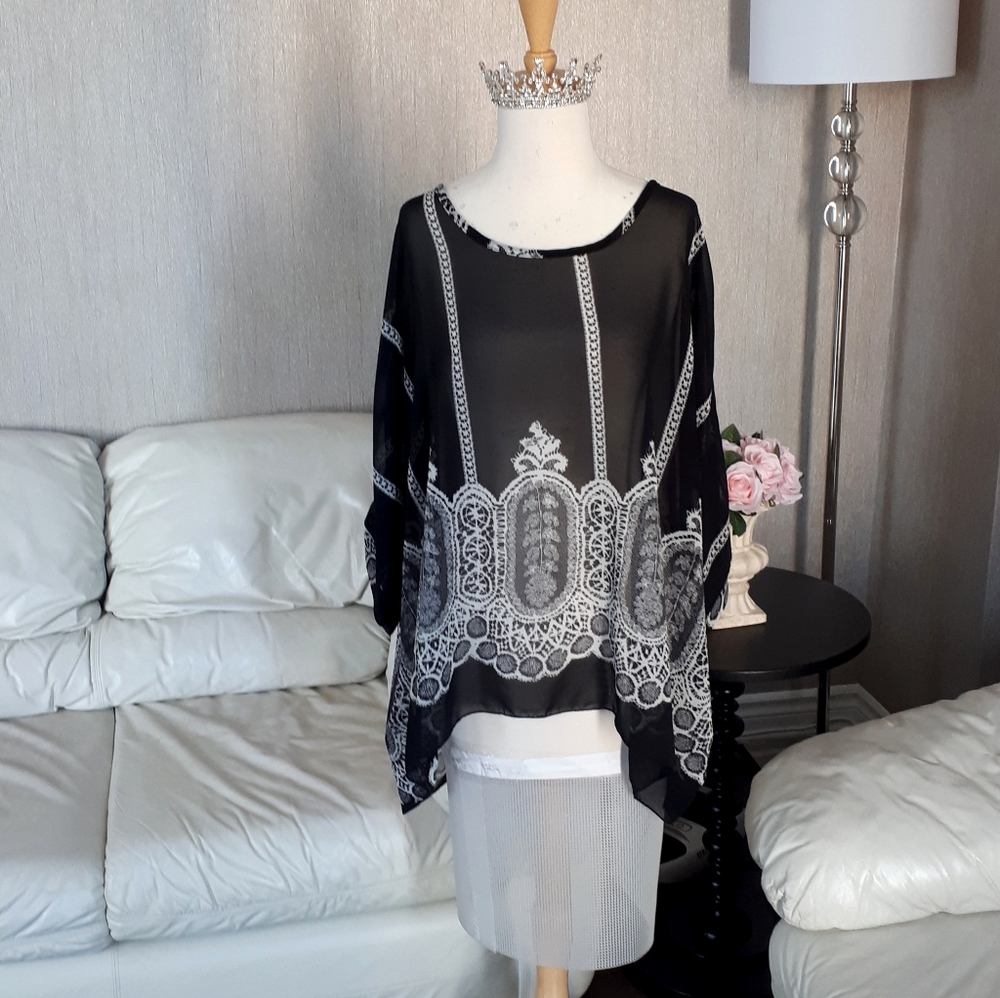 Very nice XL shirt in light fabric that fits well